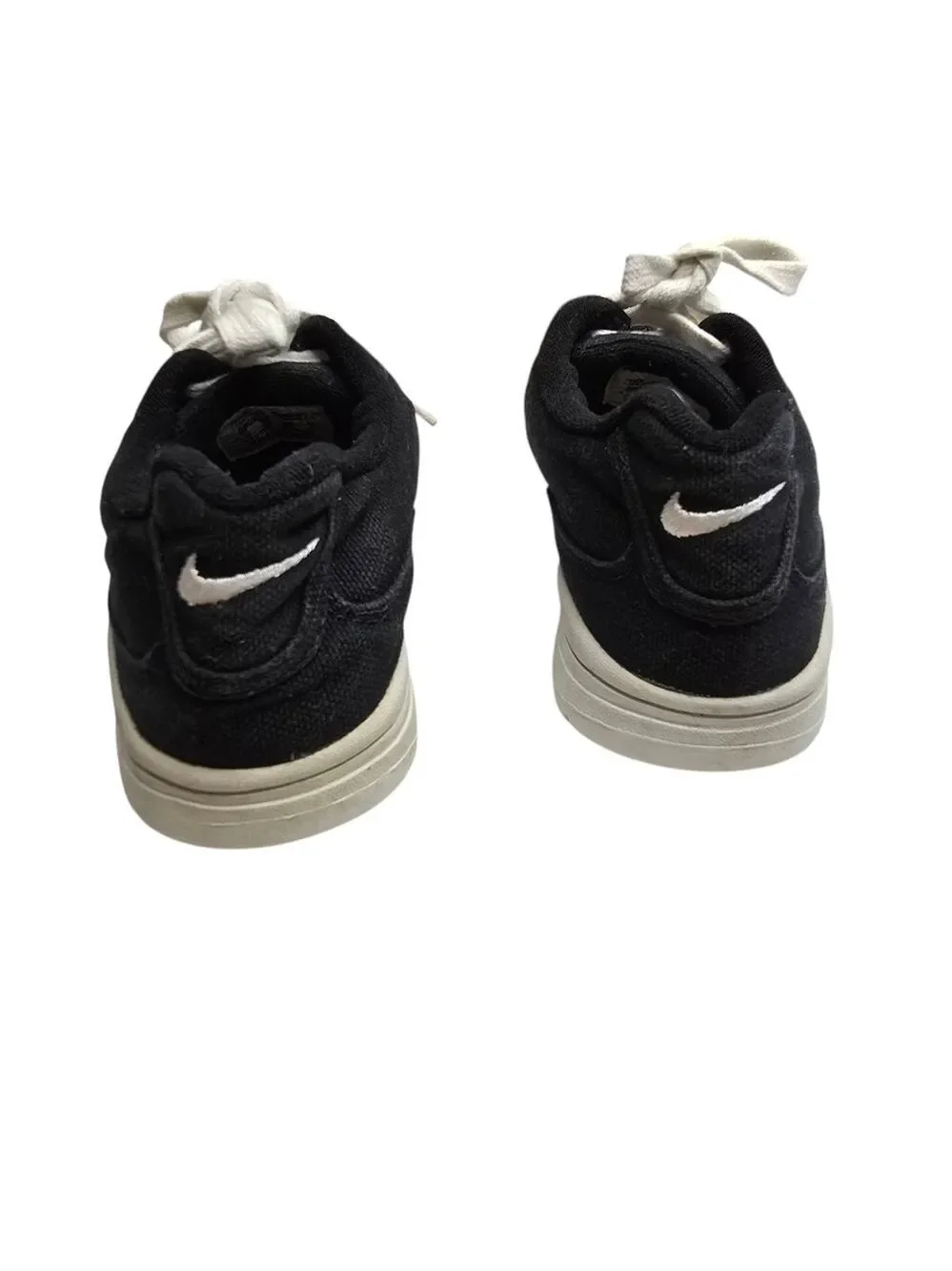 Nike Black White Kids Sneakers 4.5Y